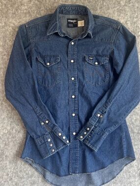Vintage 1990s Wrangler Indigo Denim pearl Button-Down Shirt